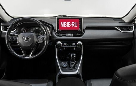 Toyota RAV4, 2021 год, 3 900 000 рублей, 19 фотография
