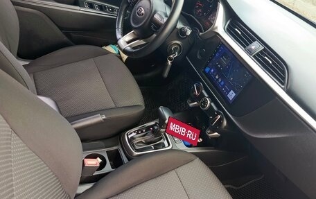 KIA Rio IV, 2021 год, 1 615 000 рублей, 10 фотография