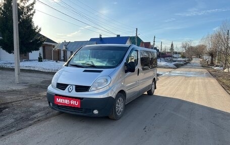 Renault Trafic, 2011 год, 1 550 000 рублей, 2 фотография