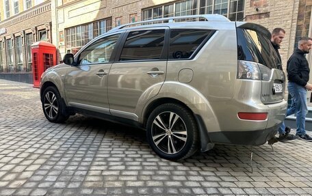 Mitsubishi Outlander III рестайлинг 3, 2008 год, 830 000 рублей, 11 фотография