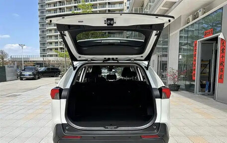 Toyota RAV4, 2021 год, 2 267 000 рублей, 4 фотография