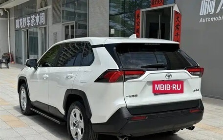 Toyota RAV4, 2021 год, 2 267 000 рублей, 2 фотография