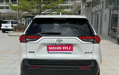 Toyota RAV4, 2021 год, 2 267 000 рублей, 3 фотография