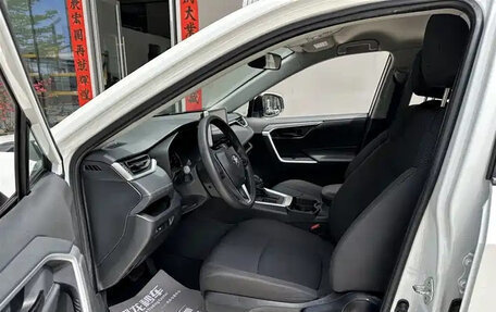 Toyota RAV4, 2021 год, 2 267 000 рублей, 8 фотография