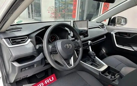 Toyota RAV4, 2021 год, 2 267 000 рублей, 10 фотография