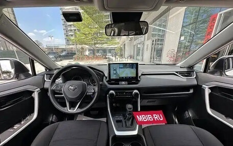 Toyota RAV4, 2021 год, 2 267 000 рублей, 9 фотография