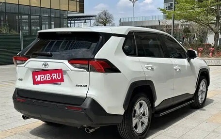 Toyota RAV4, 2021 год, 2 267 000 рублей, 5 фотография
