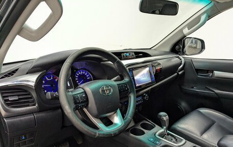 Toyota Hilux VIII, 2017 год, 3 500 000 рублей, 7 фотография