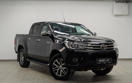Toyota Hilux VIII, 2017 год, 3 500 000 рублей, 26 фотография