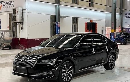 Skoda Superb III рестайлинг, 2021 год, 1 569 000 рублей, 2 фотография