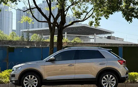 Volkswagen T-Roc I, 2022 год, 1 437 000 рублей, 2 фотография