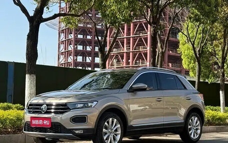 Volkswagen T-Roc I, 2022 год, 1 437 000 рублей, 1 фотография