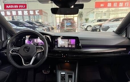 Volkswagen Golf VIII, 2022 год, 1 944 000 рублей, 6 фотография