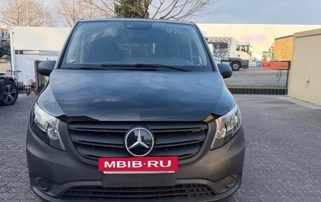 Mercedes-Benz Vito, 2023 год, 3 899 000 рублей, 2 фотография