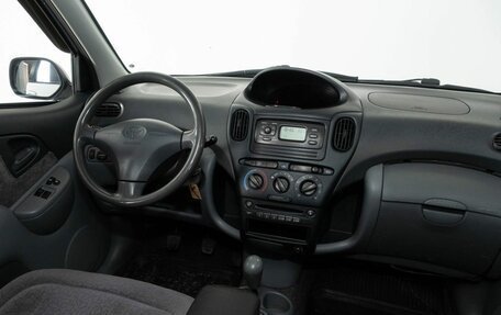 Toyota Yaris I рестайлинг, 2000 год, 288 000 рублей, 13 фотография