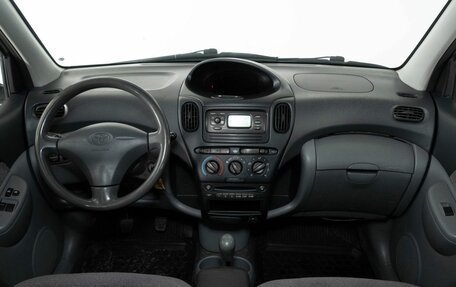 Toyota Yaris I рестайлинг, 2000 год, 288 000 рублей, 7 фотография