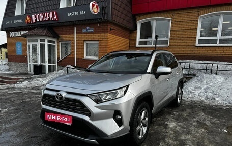 Toyota RAV4, 2019 год, 3 880 000 рублей, 1 фотография