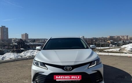 Toyota Camry, 2021 год, 2 570 000 рублей, 2 фотография
