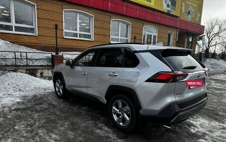 Toyota RAV4, 2019 год, 3 880 000 рублей, 3 фотография