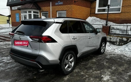 Toyota RAV4, 2019 год, 3 880 000 рублей, 4 фотография