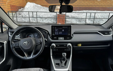 Toyota RAV4, 2019 год, 3 880 000 рублей, 9 фотография