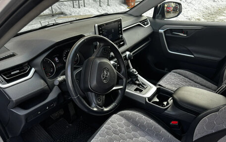 Toyota RAV4, 2019 год, 3 880 000 рублей, 10 фотография