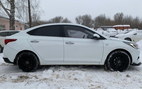 Hyundai Solaris II рестайлинг, 2021 год, 1 810 000 рублей, 2 фотография