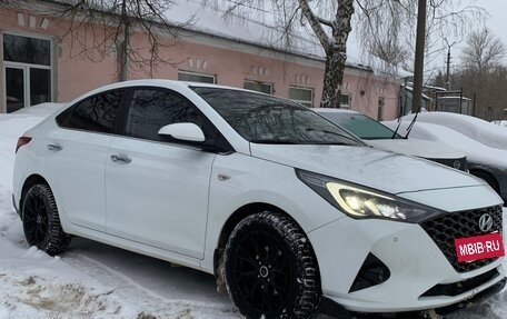 Hyundai Solaris II рестайлинг, 2021 год, 1 810 000 рублей, 8 фотография