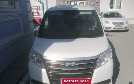 Toyota Noah III, 2016 год, 2 100 000 рублей, 1 фотография