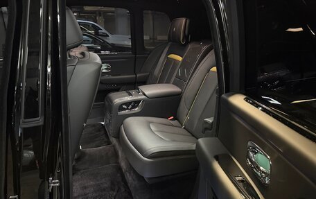 Rolls-Royce Cullinan, 2025 год, 68 000 000 рублей, 15 фотография