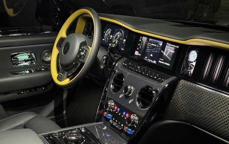 Rolls-Royce Cullinan, 2025 год, 68 000 000 рублей, 28 фотография