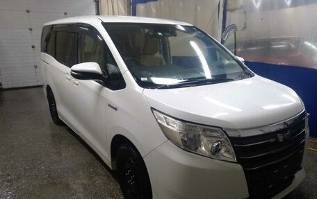 Toyota Noah III, 2016 год, 2 100 000 рублей, 2 фотография
