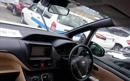 Toyota Noah III, 2016 год, 2 100 000 рублей, 13 фотография