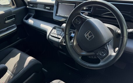 Honda Stepwgn IV, 2017 год, 1 850 000 рублей, 3 фотография