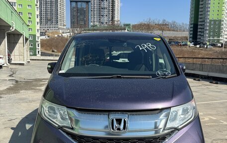 Honda Stepwgn IV, 2017 год, 1 850 000 рублей, 2 фотография