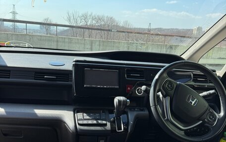 Honda Stepwgn IV, 2017 год, 1 850 000 рублей, 14 фотография