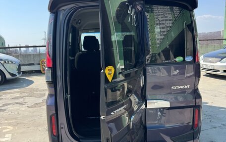 Honda Stepwgn IV, 2017 год, 1 850 000 рублей, 12 фотография