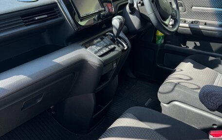 Honda Stepwgn IV, 2017 год, 1 850 000 рублей, 8 фотография