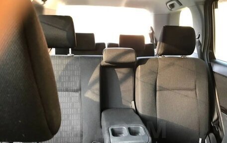 Toyota ISis I, 2011 год, 1 370 000 рублей, 12 фотография