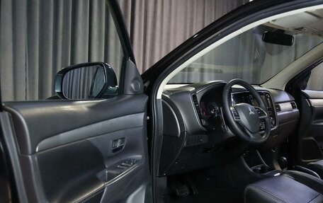 Mitsubishi Outlander III рестайлинг 3, 2013 год, 1 199 000 рублей, 7 фотография