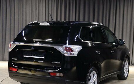 Mitsubishi Outlander III рестайлинг 3, 2013 год, 1 199 000 рублей, 2 фотография