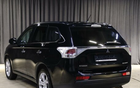 Mitsubishi Outlander III рестайлинг 3, 2013 год, 1 199 000 рублей, 4 фотография