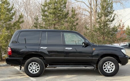 Toyota Land Cruiser 100 рестайлинг 2, 2004 год, 2 050 000 рублей, 8 фотография