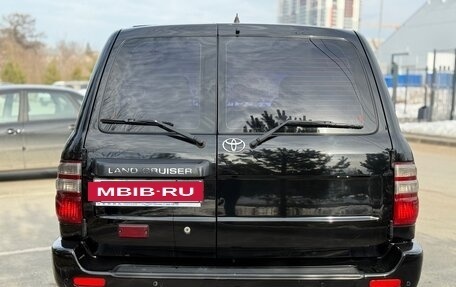 Toyota Land Cruiser 100 рестайлинг 2, 2004 год, 2 050 000 рублей, 6 фотография