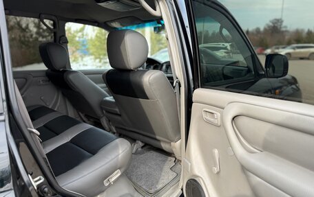 Toyota Land Cruiser 100 рестайлинг 2, 2004 год, 2 050 000 рублей, 23 фотография