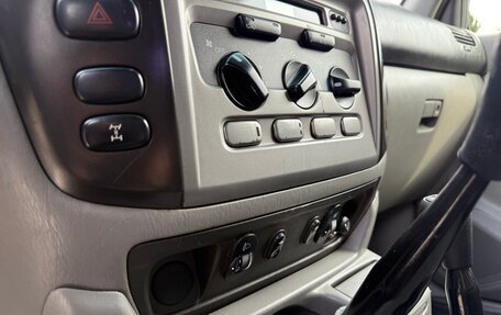 Toyota Land Cruiser 100 рестайлинг 2, 2004 год, 2 050 000 рублей, 28 фотография