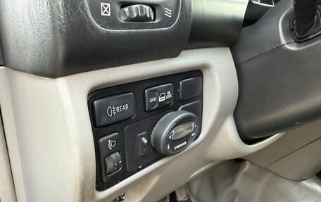 Toyota Land Cruiser 100 рестайлинг 2, 2004 год, 2 050 000 рублей, 27 фотография