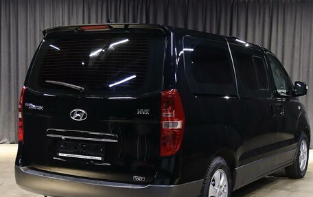 Hyundai Grand Starex Grand Starex I рестайлинг 2, 2014 год, 1 599 000 рублей, 2 фотография