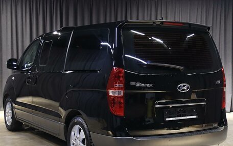 Hyundai Grand Starex Grand Starex I рестайлинг 2, 2014 год, 1 599 000 рублей, 4 фотография