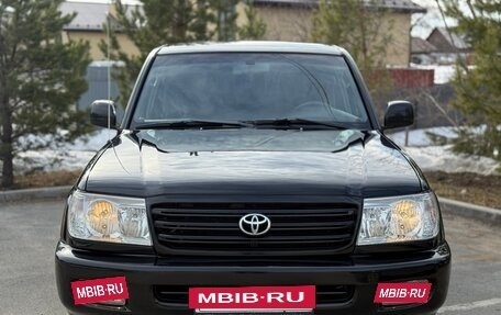 Toyota Land Cruiser 100 рестайлинг 2, 2004 год, 2 050 000 рублей, 2 фотография